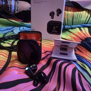 HTC Glossy Black Wireless Earphones